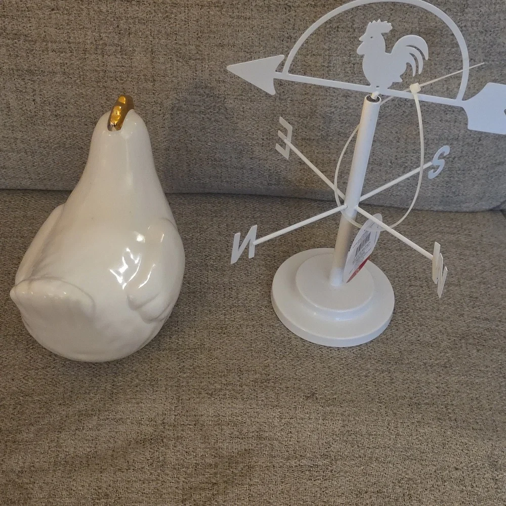 Bullseye Playground Chicken Decor Nwt